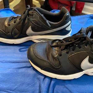 EUC Nike Air Max Coliseum RCR